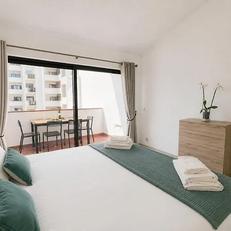 Homes Lili Seaview With 2 Bedrooms, 4 Terraces, 2 Pools & Parking Apartmán